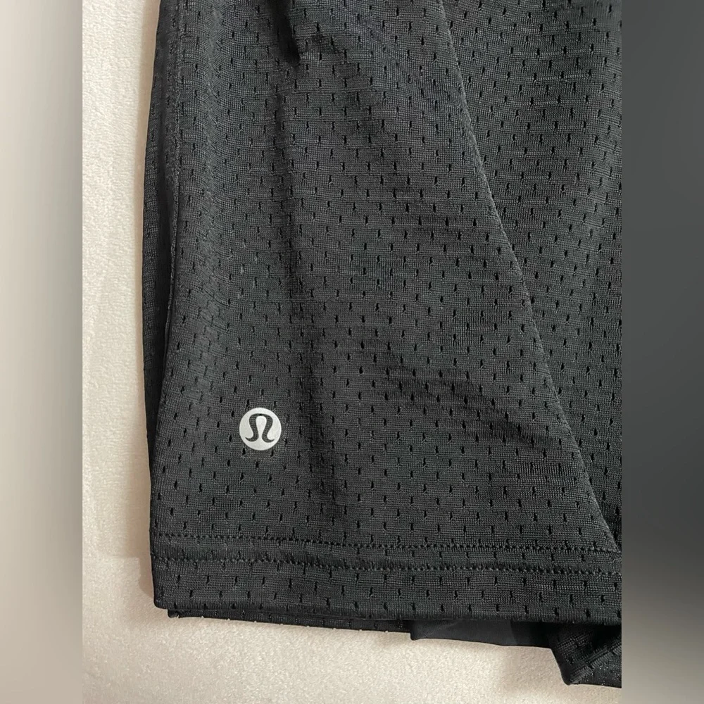 NWT Lululemon Relaxed Fit Mesh Training 8” Shorts Pockets Black Size 6 - Picture 9 of 11